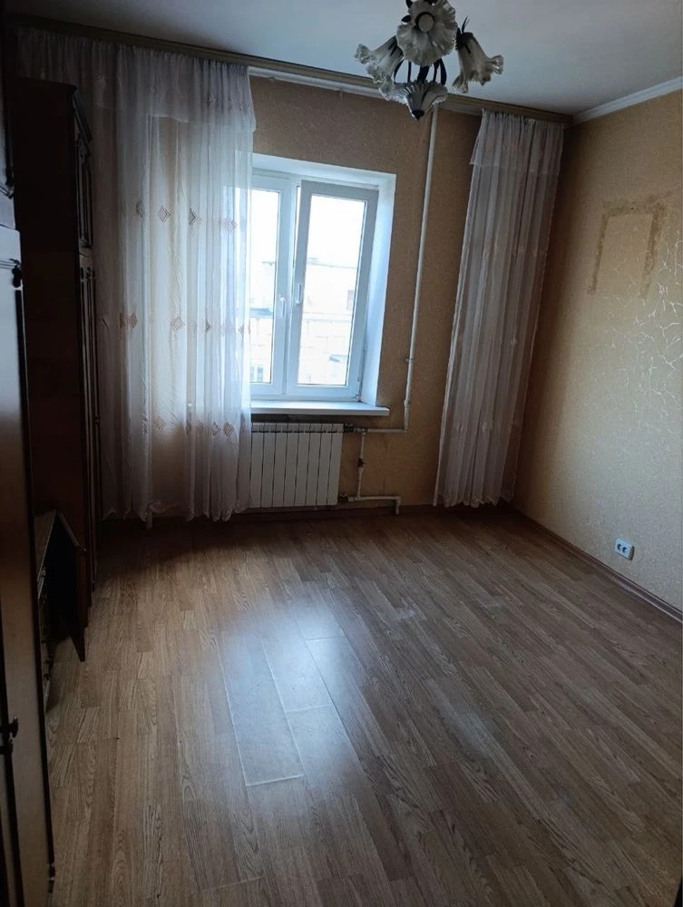 Sale of a 3-room apartment at Red Linden Street (Mayakovskiy)