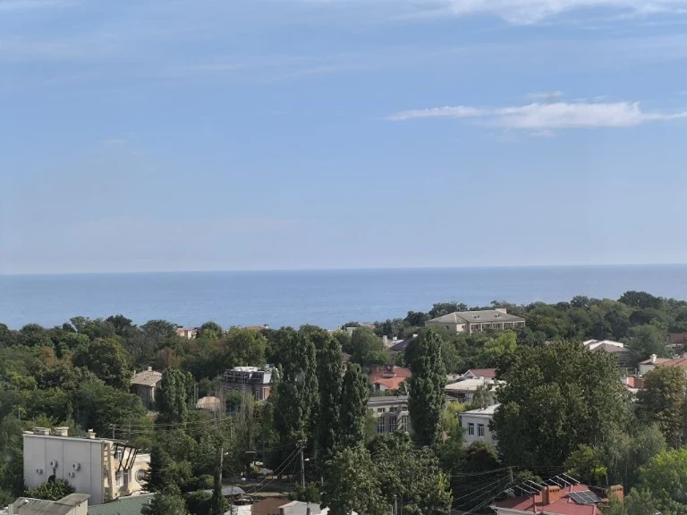 For sale, spacious 1-room apartment in the "Sea" residential complex with central heating, renovation and furniture