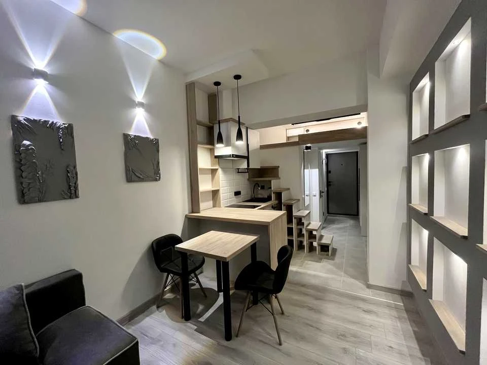 Apartment. Kyiv, Lower Val street.