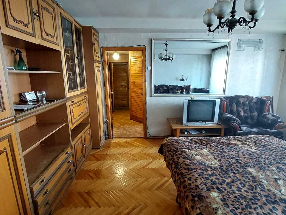 Квартира. Київ, Кирилівська вул.