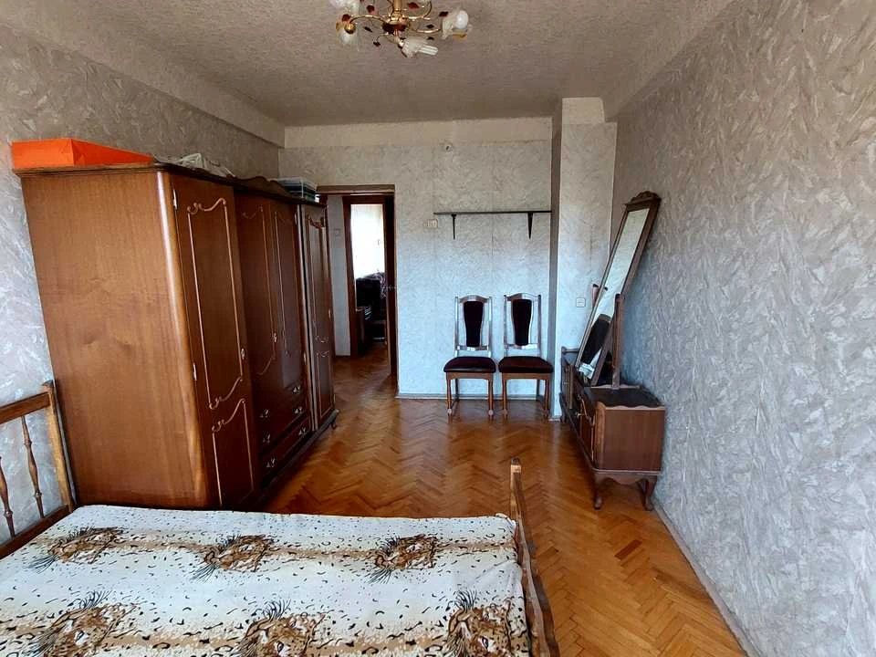 Квартира. Київ, Кирилівська вул.