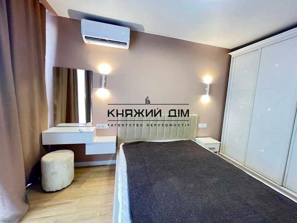 Квартира. Київ, Дніпровська набережна вул.