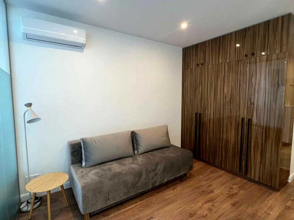 Apartment. Dniprovska naberezna st.