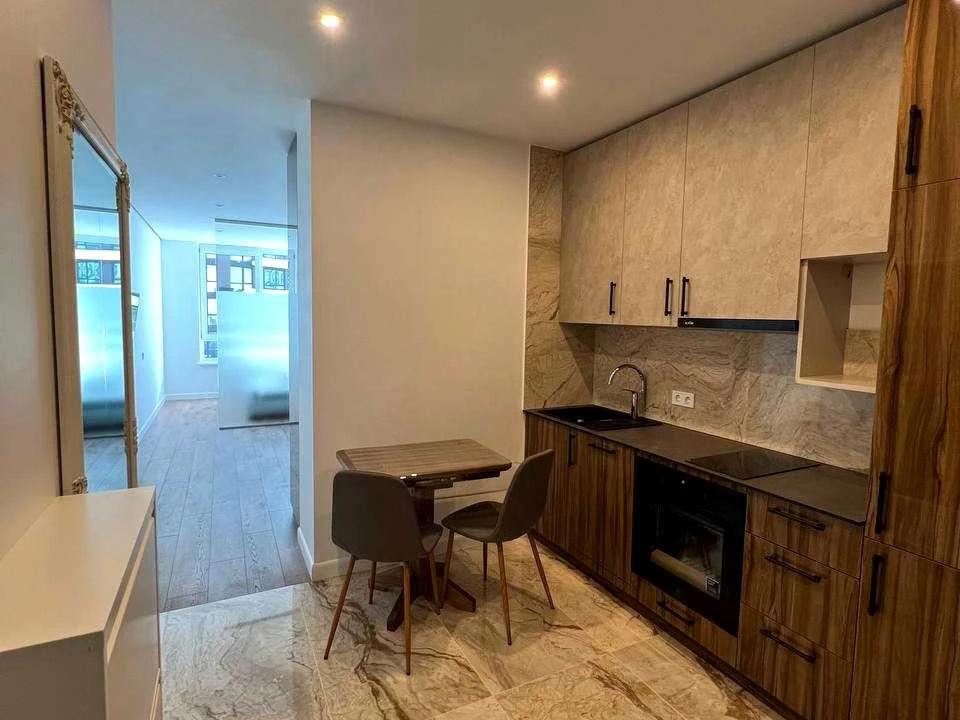 Apartment. Dniprovska naberezna st.
