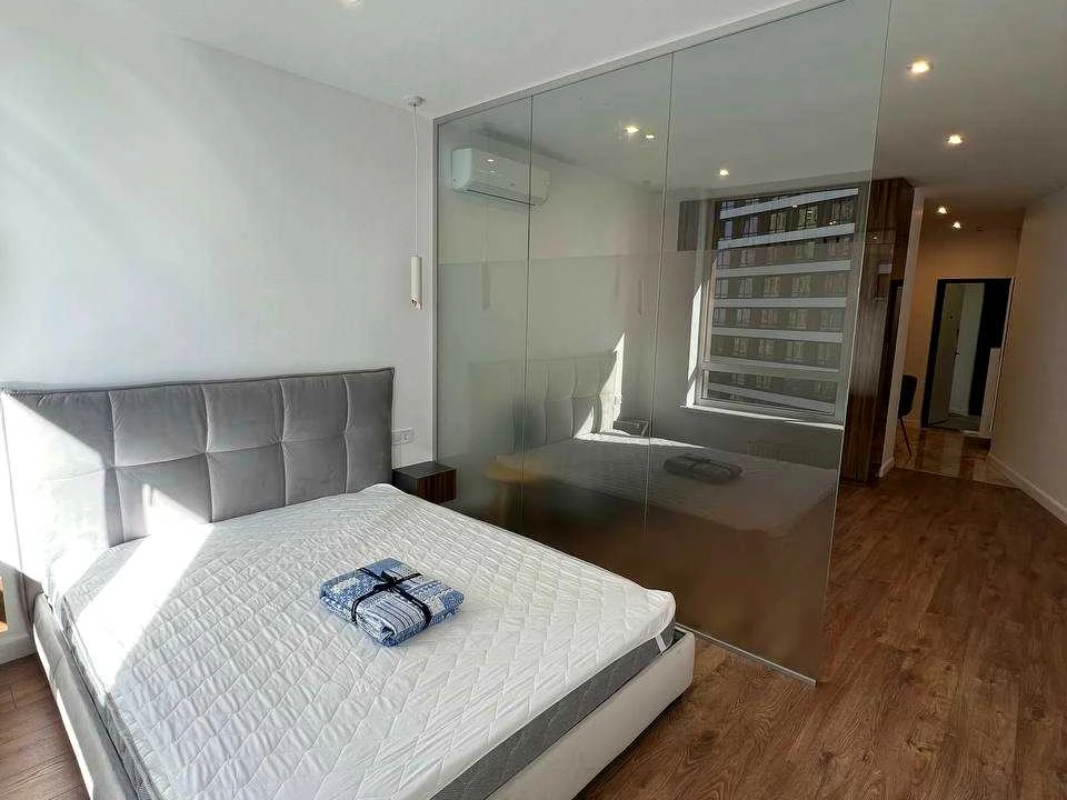 Apartment. Dniprovska naberezna st.