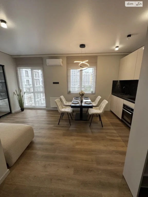 Sale of Apartment, Holosiiv