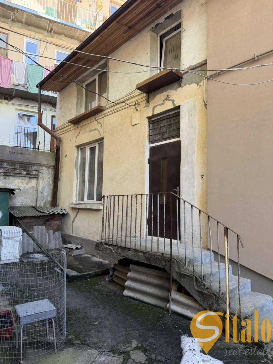 2 room apartment in an Austrian building on Moroz Street