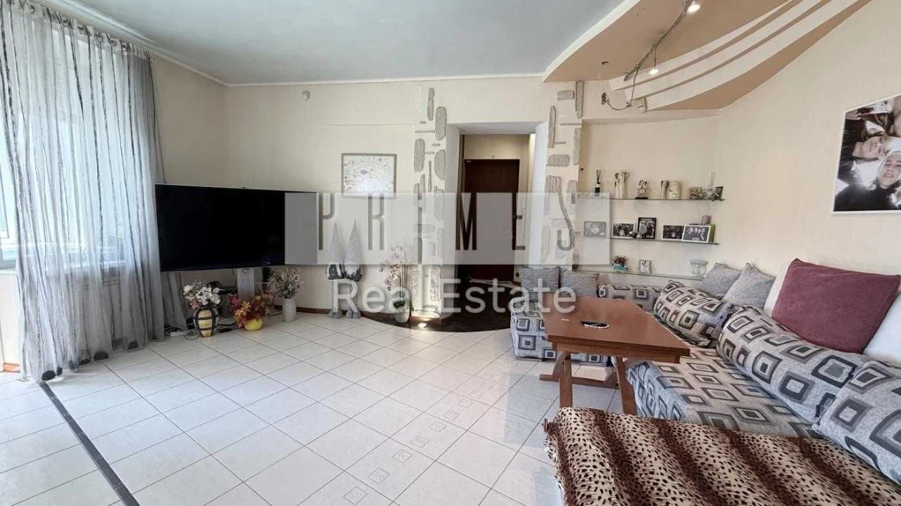 Продаж 4-кімнатній квартири з ремонтом, вул. Лесі Українки, 8, Центр