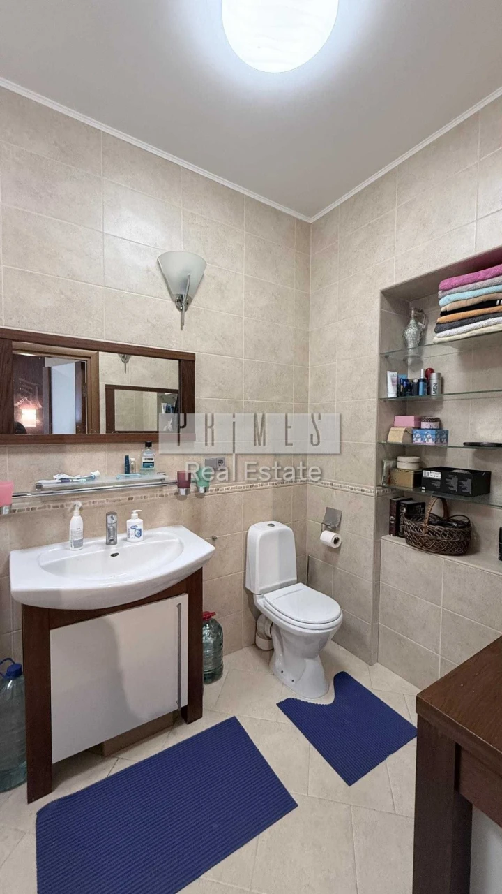 Продаж 4-кімнатній квартири з ремонтом, вул. Лесі Українки, 8, Центр