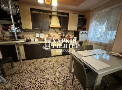Q. S1 I will sell a 3-room apartment in the Yantarny residential complex, Trakto Avenue.