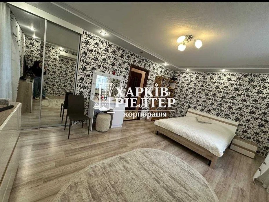 Q. S1 I will sell a 3-room apartment in the Yantarny residential complex, Trakto Avenue.