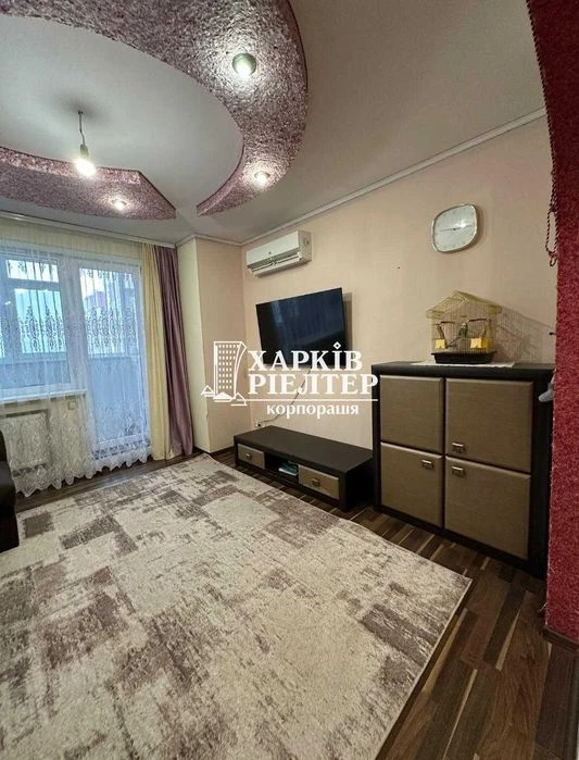 Q. S1 I will sell a 3-room apartment in the Yantarny residential complex, Trakto Avenue.