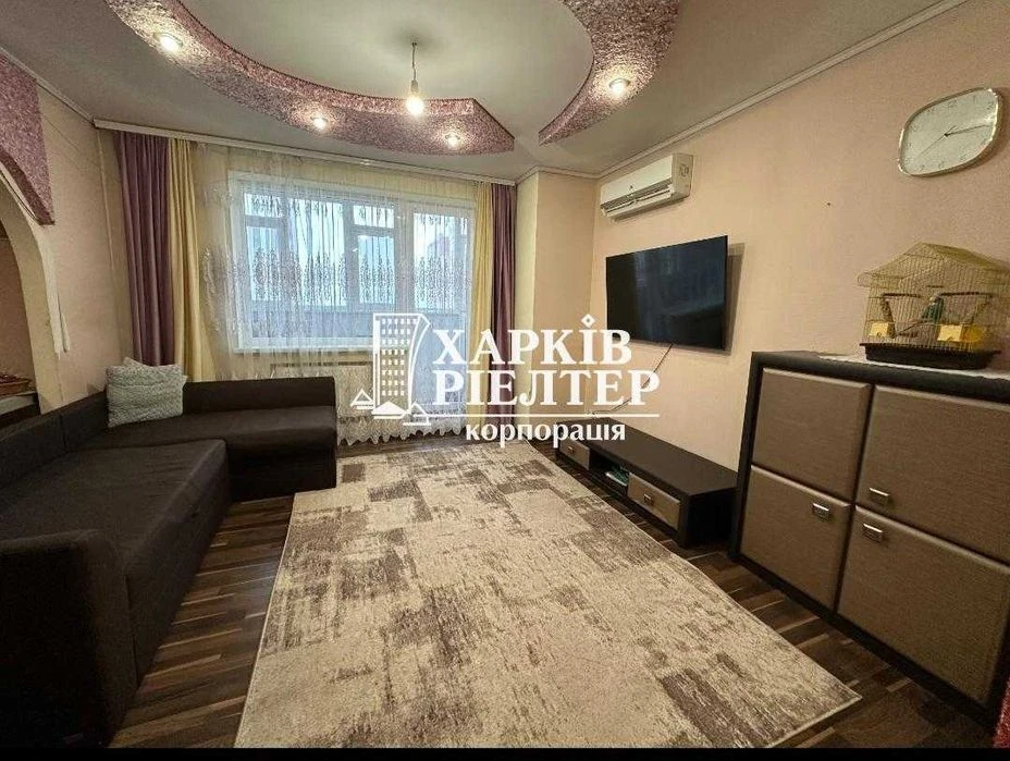 Q. S1 I will sell a 3-room apartment in the Yantarny residential complex, Trakto Avenue.