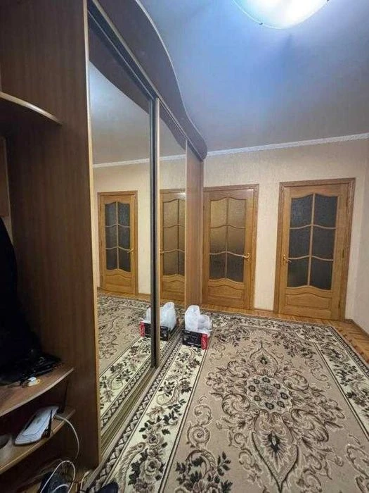 I am selling a 3-room apartment near Sosnovaya Gorka.