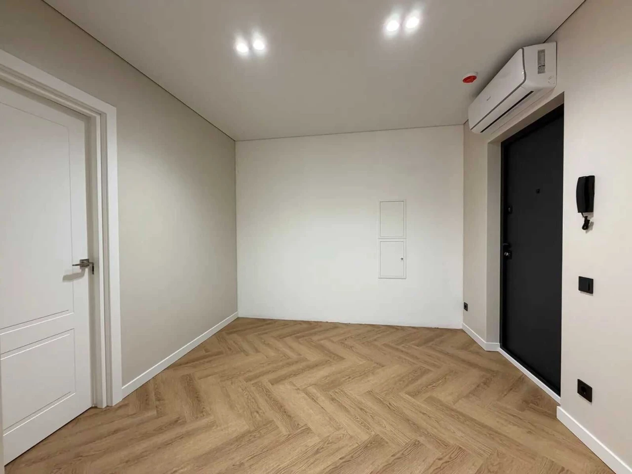 One-bedroom apartment with renovation, 3 floors