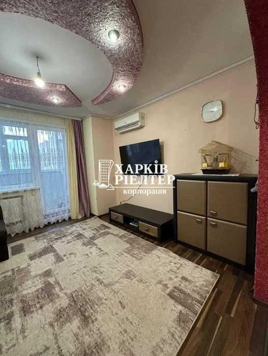 Q. S1 I will sell a 3-room apartment in the Yantarny residential complex, Trakto Avenue.