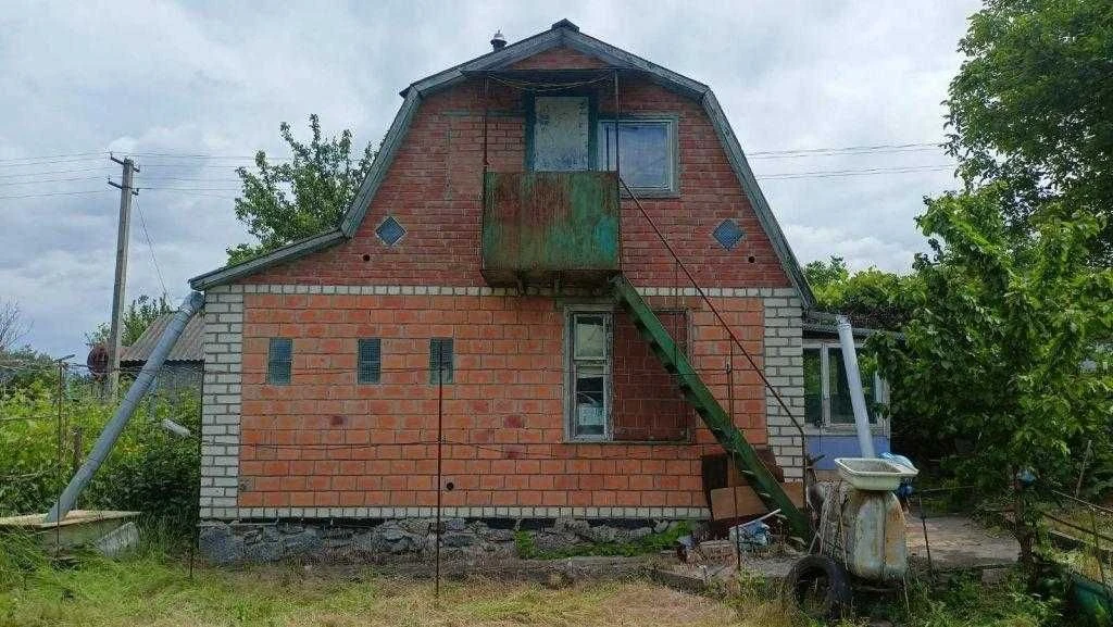 Продається земельна ділянка з дачним будиноком