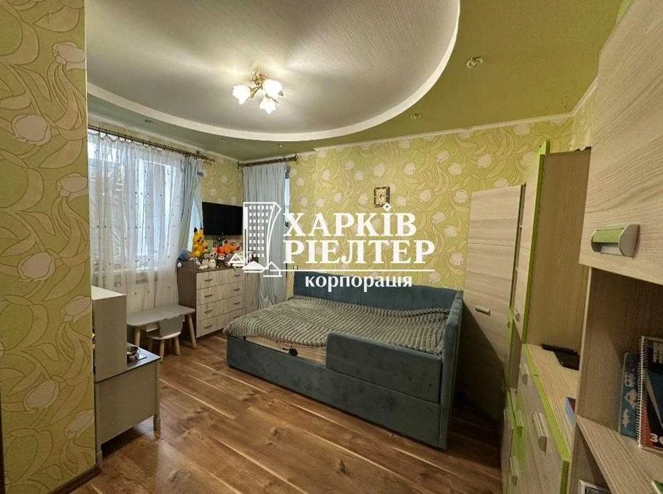 Q. S1 I will sell a 3-room apartment in the Yantarny residential complex, Trakto Avenue.
