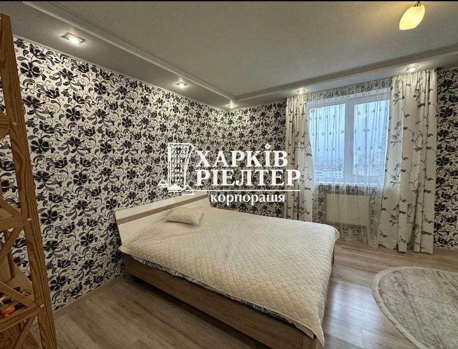 Q. S1 I will sell a 3-room apartment in the Yantarny residential complex, Trakto Avenue.