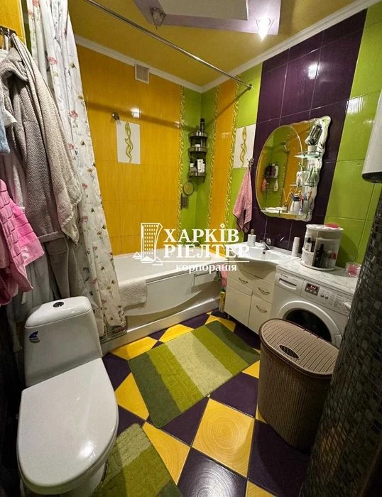 Q. S1 I will sell a 3-room apartment in the Yantarny residential complex, Trakto Avenue.