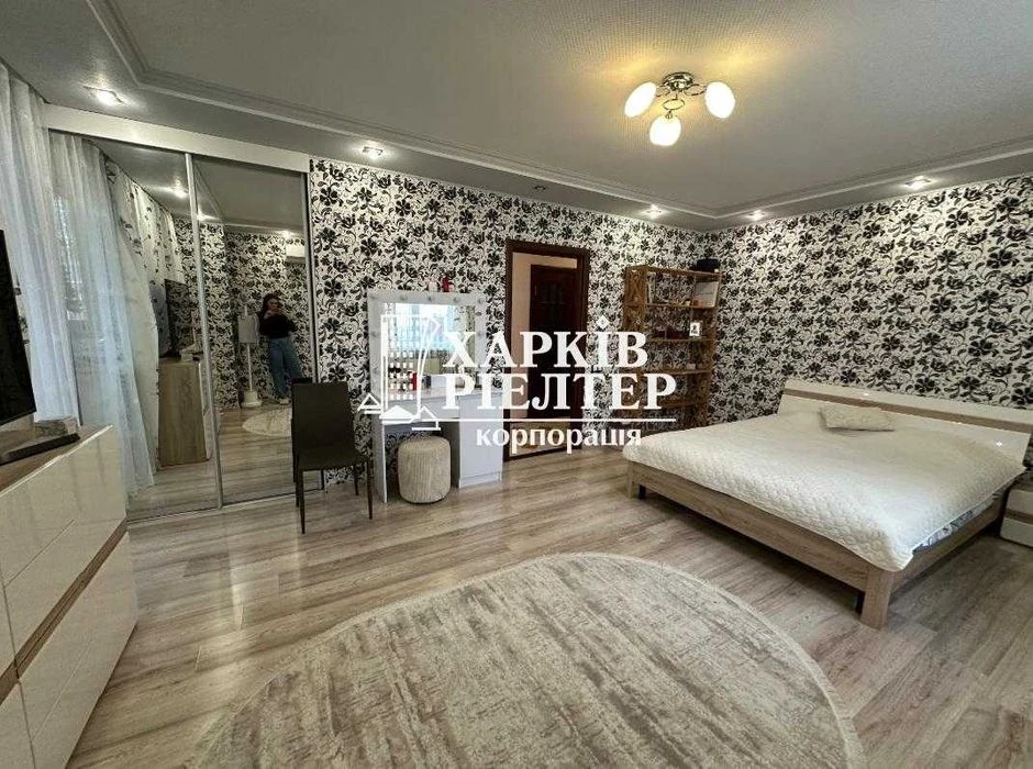 Q. S1 I will sell a 3-room apartment in the Yantarny residential complex, Trakto Avenue.