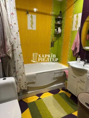 Q. S1 I will sell a 3-room apartment in the Yantarny residential complex, Trakto Avenue.