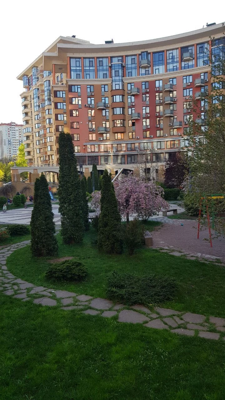 Продам 2-х кімнатну квартиру Київ ЖК Сонячна Брама