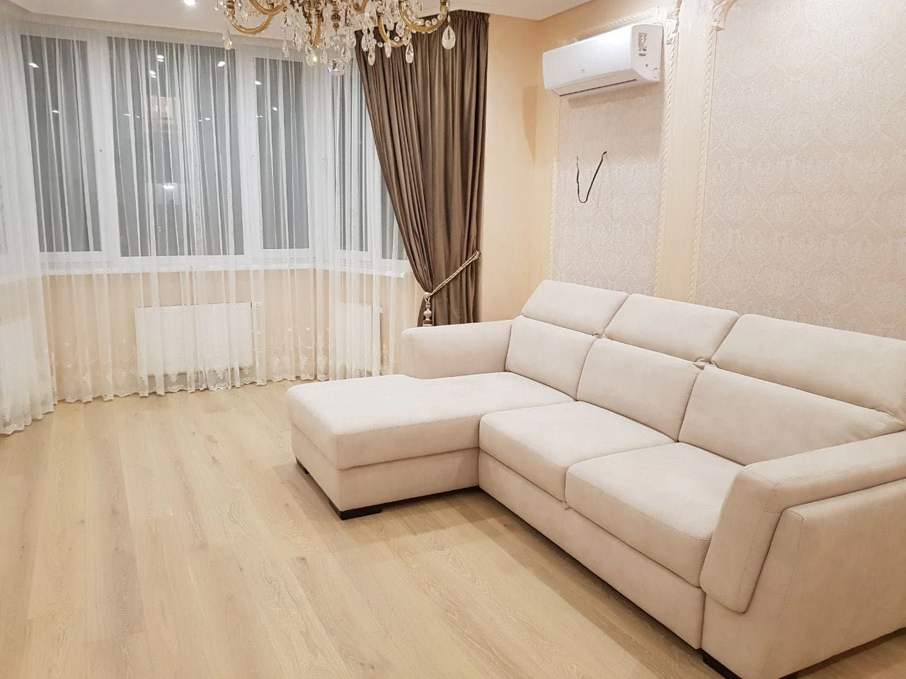 Продам 2-х кімнатну квартиру Київ ЖК Сонячна Брама