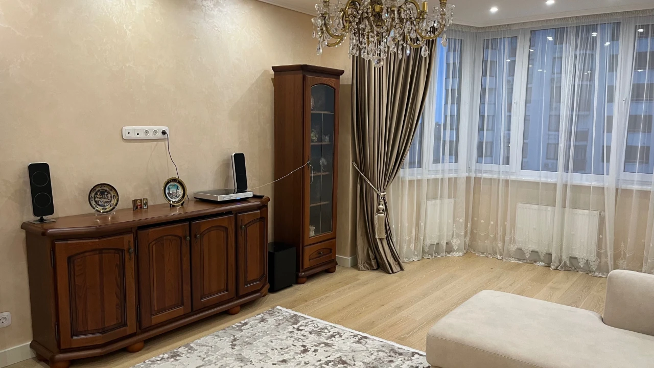 Продам 2-х кімнатну квартиру Київ ЖК Сонячна Брама