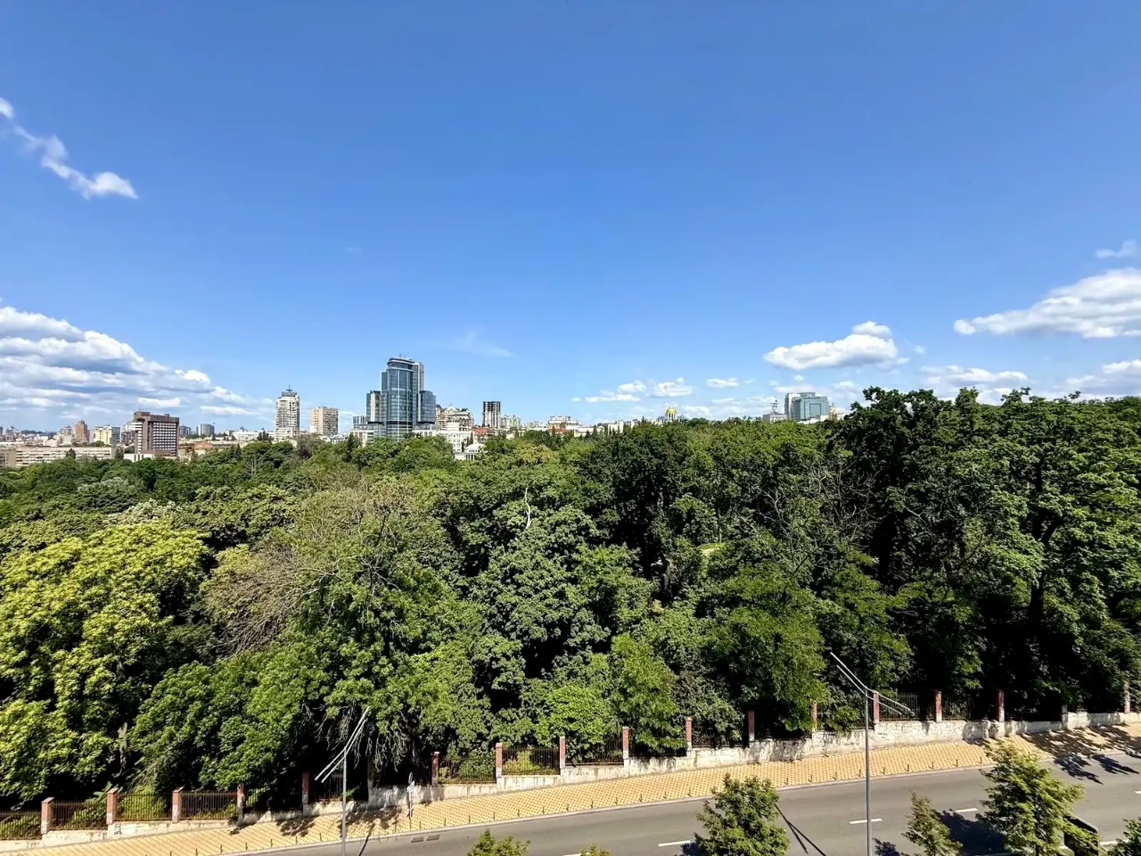 Продаж квартири 3-кімн. 142 м² 6/7 пов.