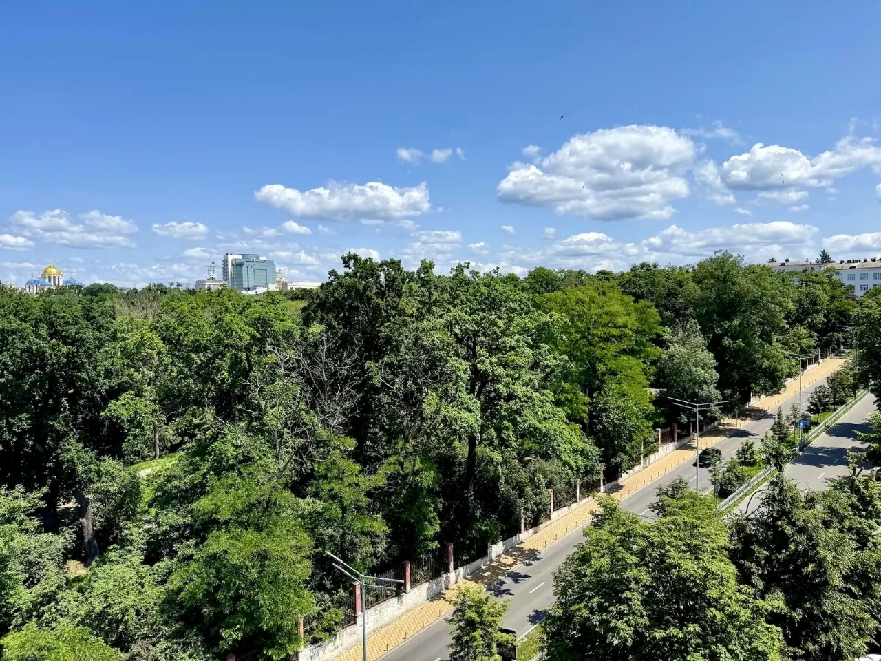 Продаж квартири 3-кімн. 142 м² 6/7 пов.