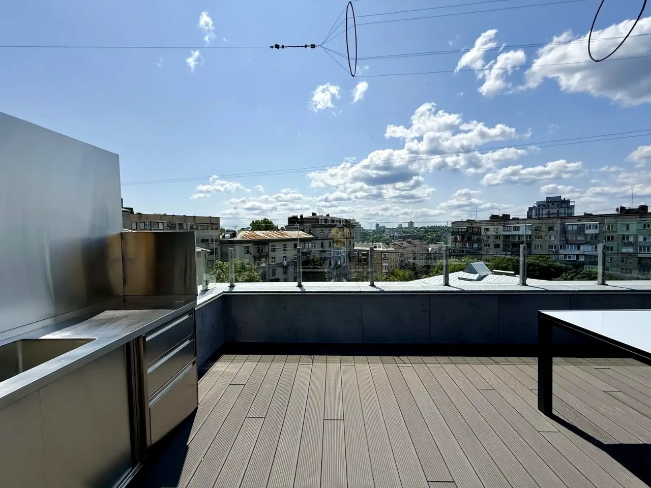 Продаж квартири 3-кімн. 142 м² 6/7 пов.