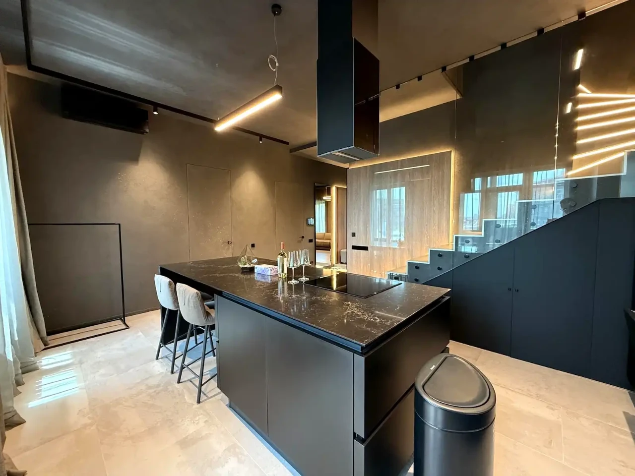 Продаж квартири 3-кімн. 142 м² 6/7 пов.