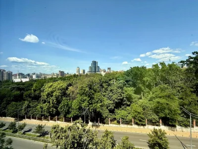 Продаж квартири 3-кімн. 142 м² 6/7 пов.