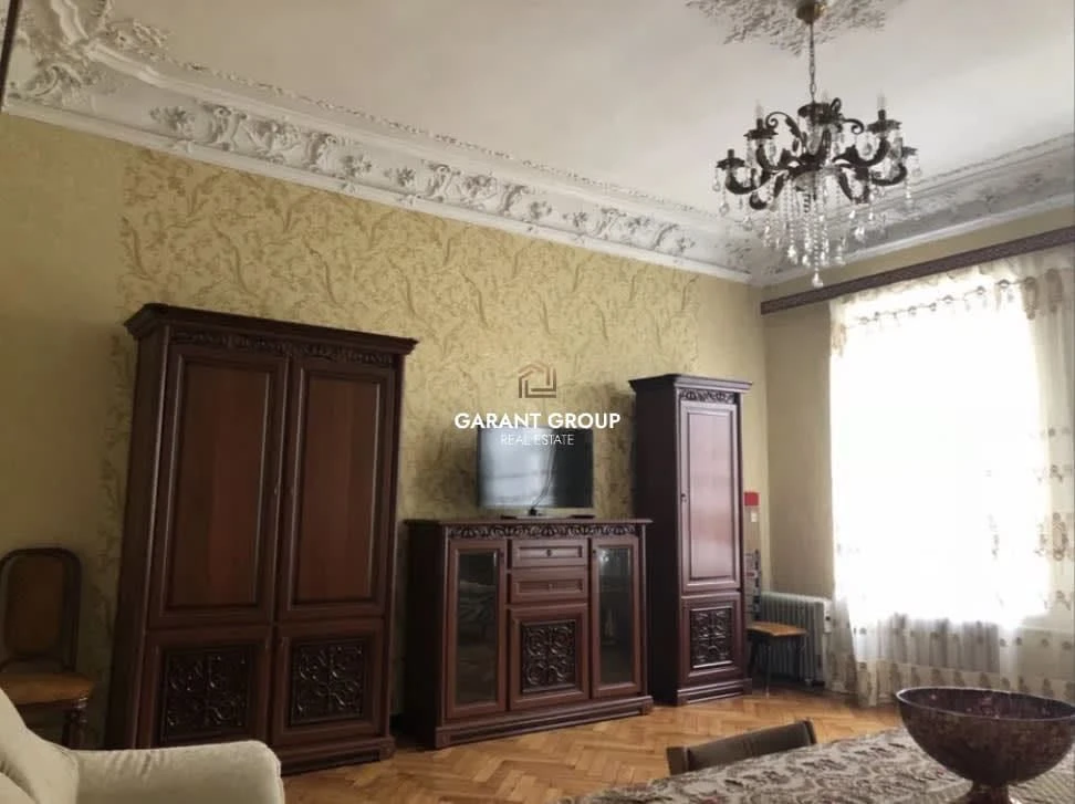 Трехкомнатная квартира в центре Одессы