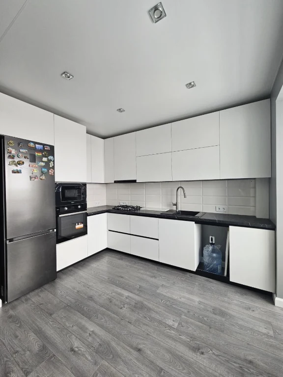 Sale / Apartment / V. Chornovola Street, Shchaslyve, Rivne
