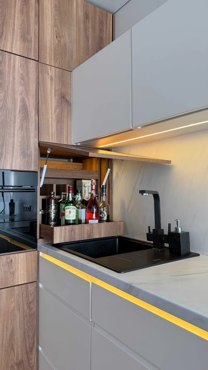 New Construction Parking-Shelter Modern Renovation All Furniture Appliances