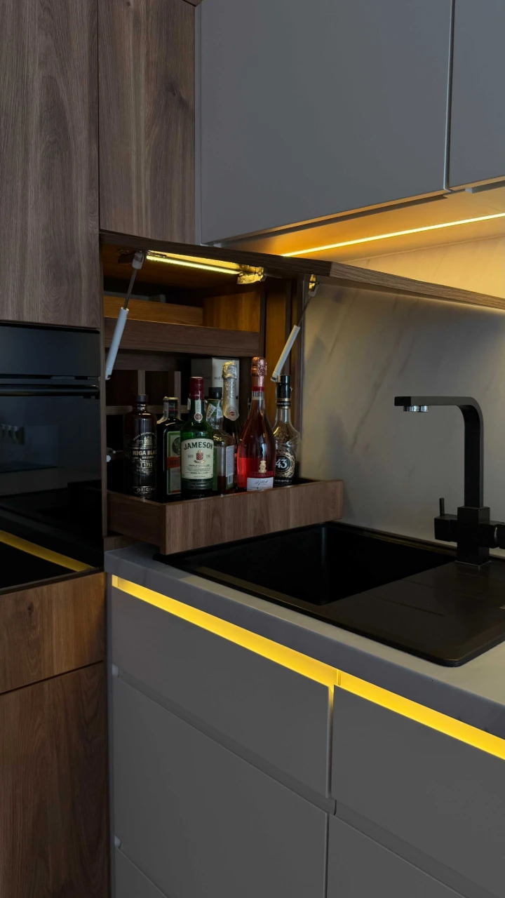 New Construction Parking-Shelter Modern Renovation All Furniture Appliances
