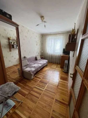 Продається 2-кімнатна квартира на вул. Світлій в гарному стані