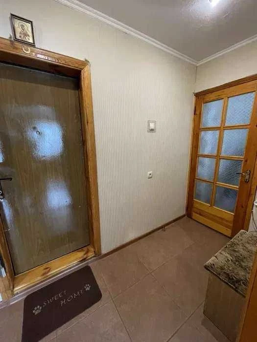 Продається 2-кімнатна квартира на вул. Світлій в гарному стані