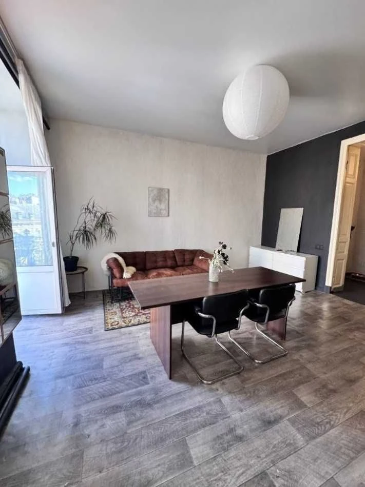Продам 5-комнатную квартиру в центре, с ремонтом.