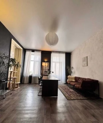 Продам 5-комнатную квартиру в центре, с ремонтом.
