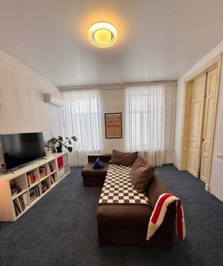 Продам 5-комнатную квартиру в центре, с ремонтом.