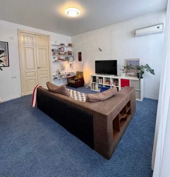 Продам 5-комнатную квартиру в центре, с ремонтом.