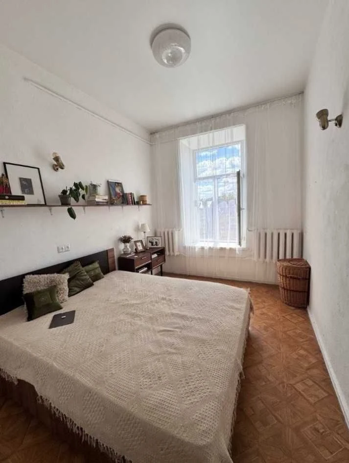 Продам 5-комнатную квартиру в центре, с ремонтом.