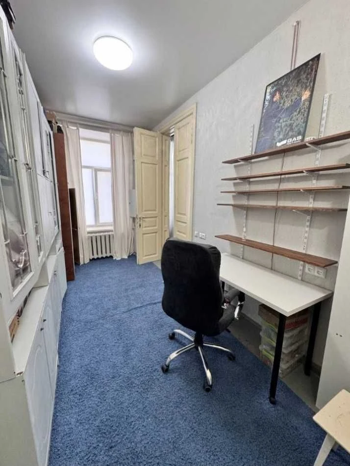 Продам 5-комнатную квартиру в центре, с ремонтом.