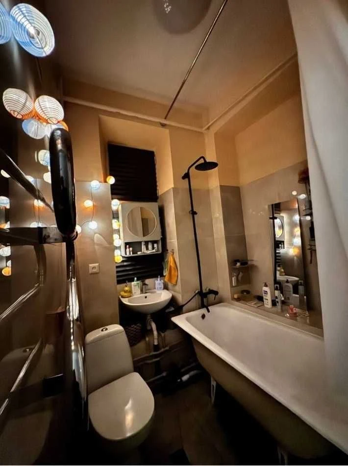 Продам 5-комнатную квартиру в центре, с ремонтом.