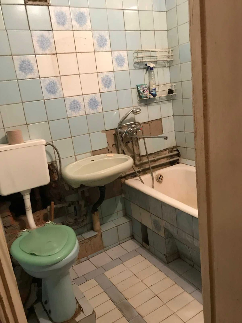 Quick sale of 2-room apartment in the area of KhAI, Vadim Manko street