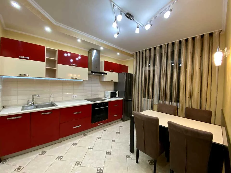 Apartment. Дніprovs'ka naborozhna vul.