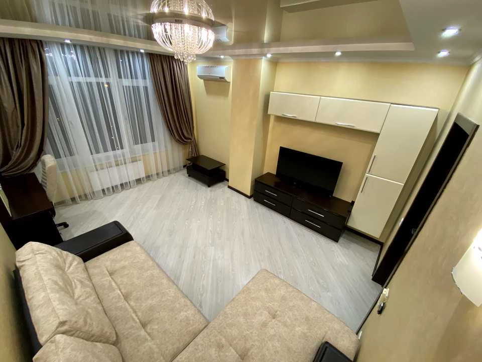 Apartment. Дніprovs'ka naborozhna vul.